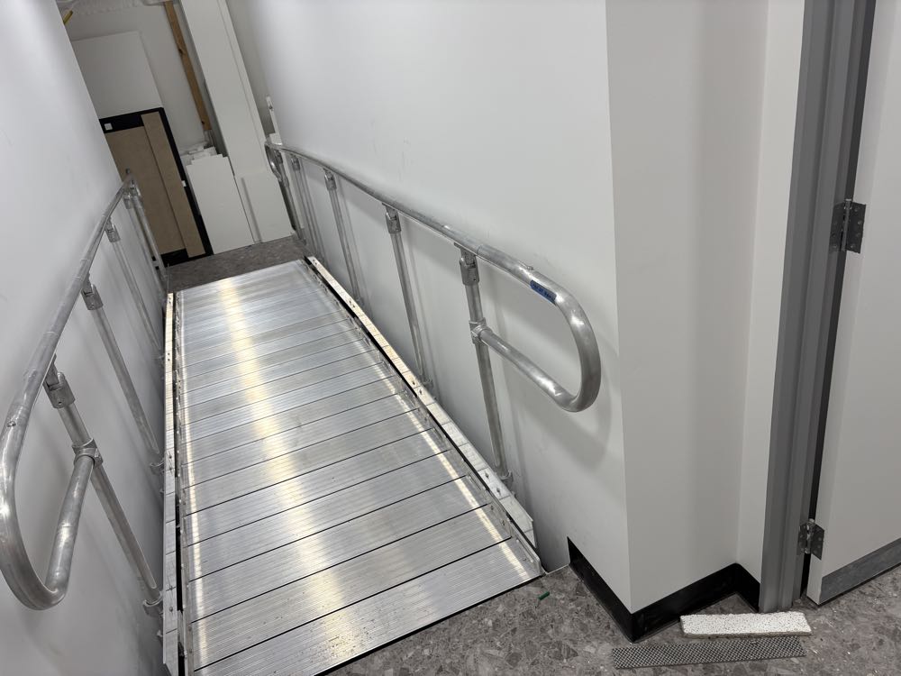 Top landing with the handrails returned into the wall.
